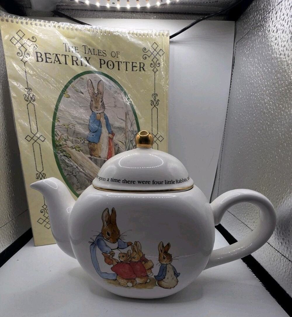 Vintage 1997 Teleflora Peter Rabbit Teapot & 1979 Beatrix Potter Calendar NOS